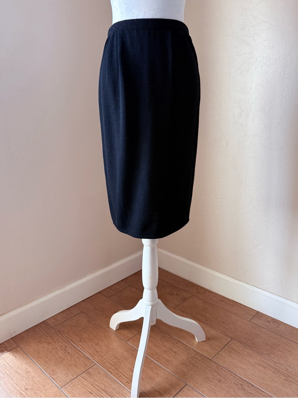 Vintage St. John Knit Black Pencil Skirt Made in USA Size 6